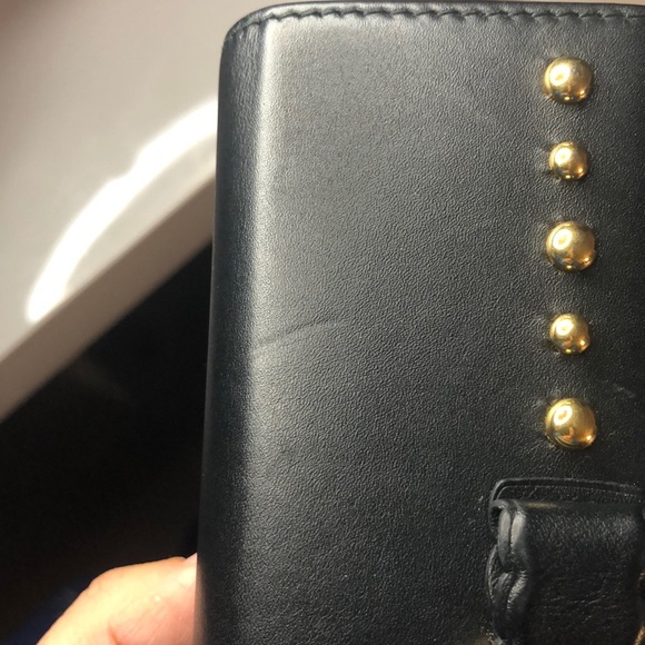 🩷SOLD🩷Ferragamo Vara Bow with Gold Studs BLK Wallet - Picture 4 of 12